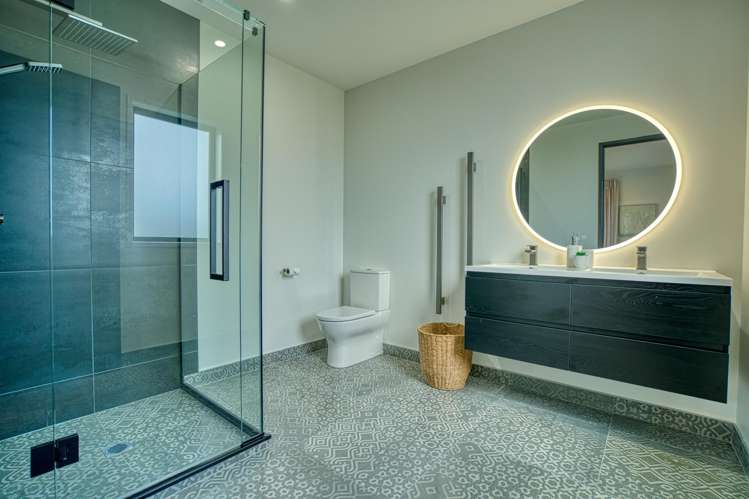 160 Coulson Road Paroa_19