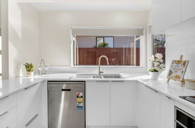 97 Gosford Drive Botany Downs_10