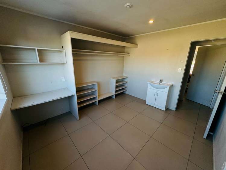 Room 1/7B James Street Mangere East_2