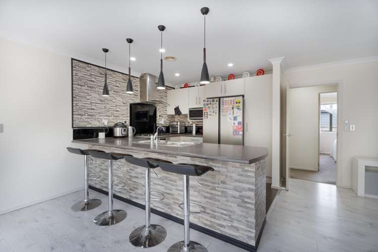 42 Tongariro Drive Aotea_12