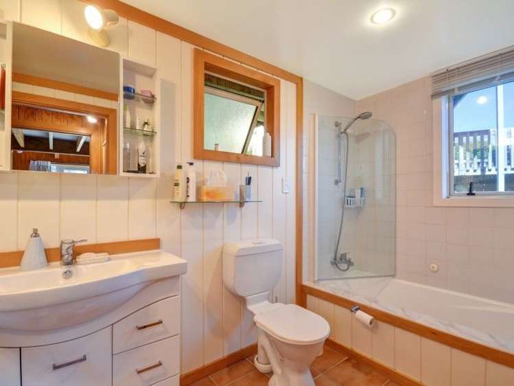 32a Mackinnon Terrace Fernhill/Sunshine Bay_11