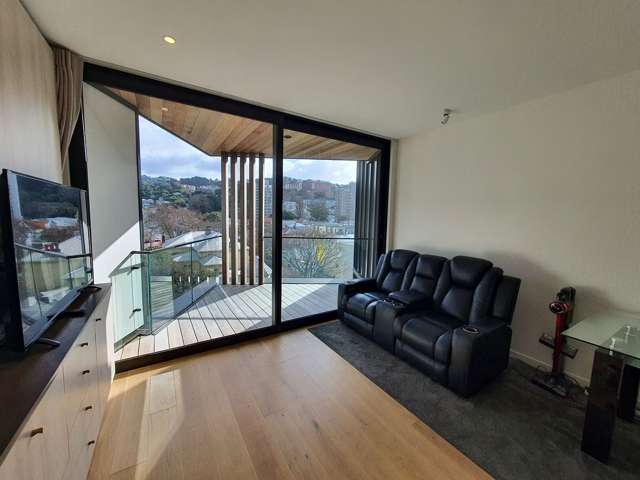 Modern Apartment with Balcony & Views