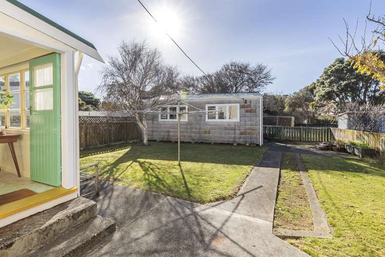 23 Endeavour Street Lyall Bay_11