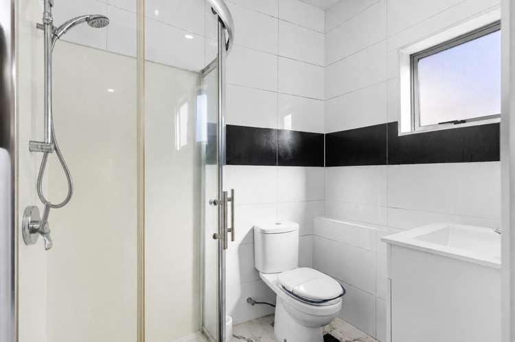 2 & 2A Doone Place Massey_20