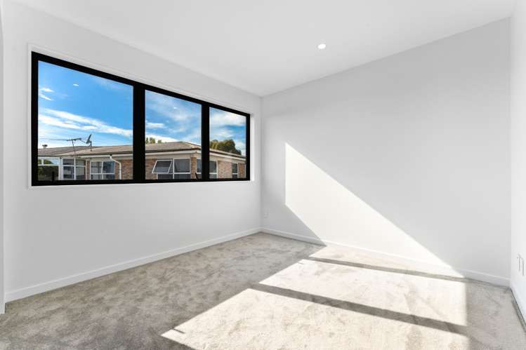 8D Rowan Terrace Te Atatu South_14