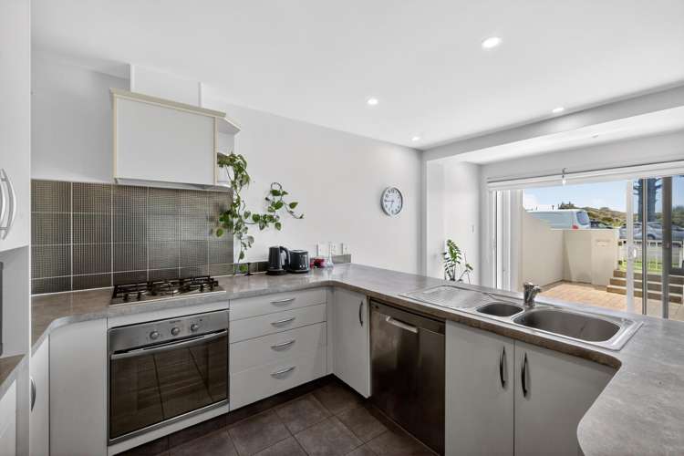 1A/45 Marine Parade Mt Maunganui_9