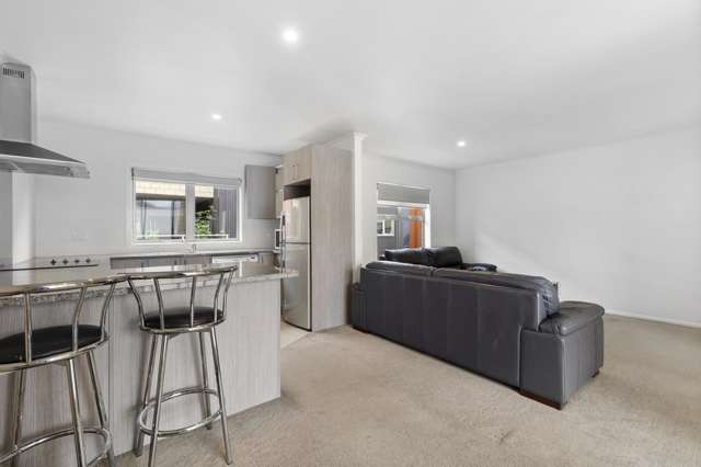 4/9 Vialou Street Hamilton Central_1