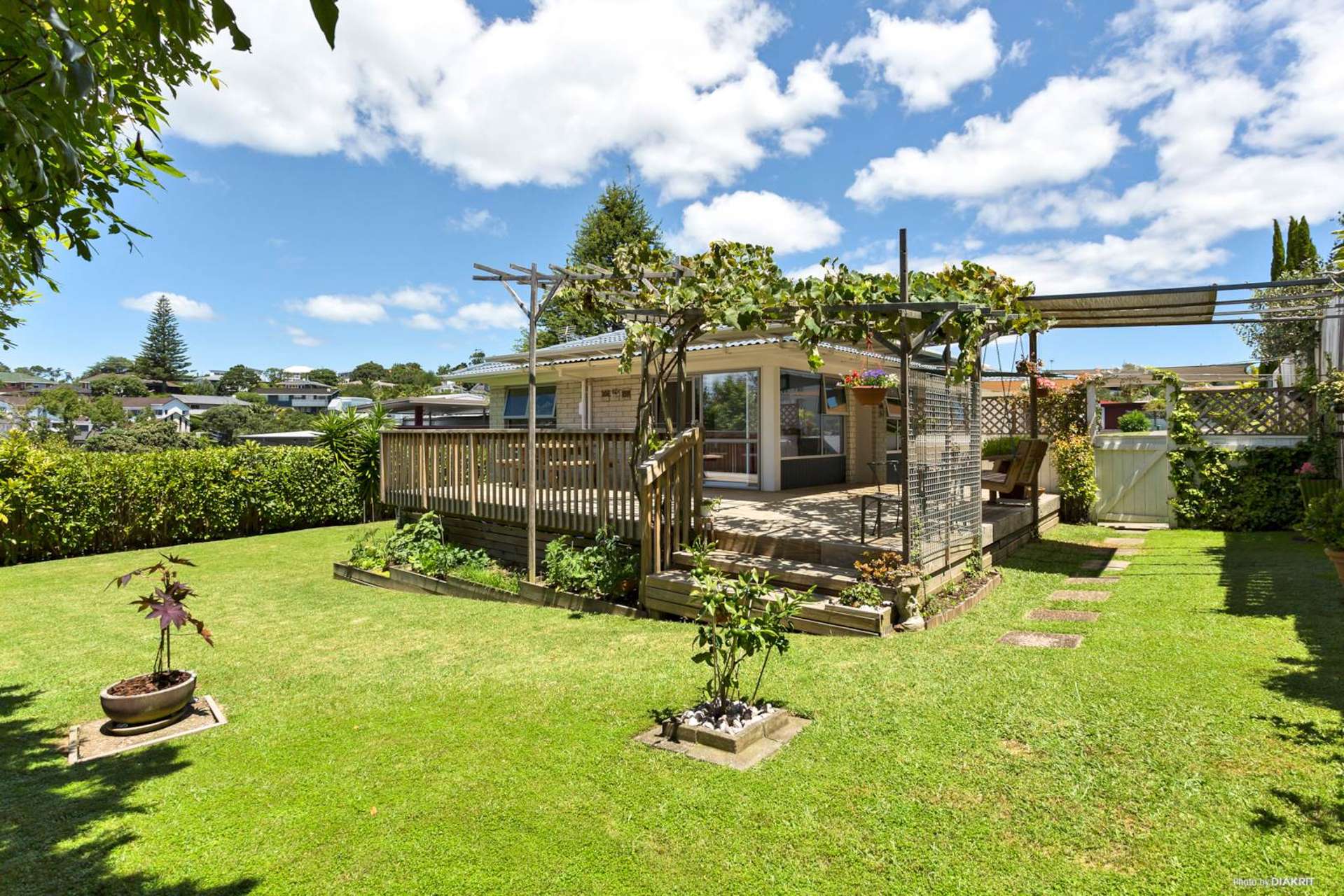 2/4 Noumea Place Mairangi Bay_0