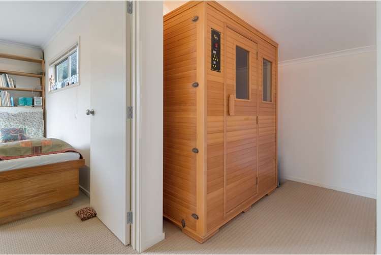 17 Oruamo Place Beach Haven_13