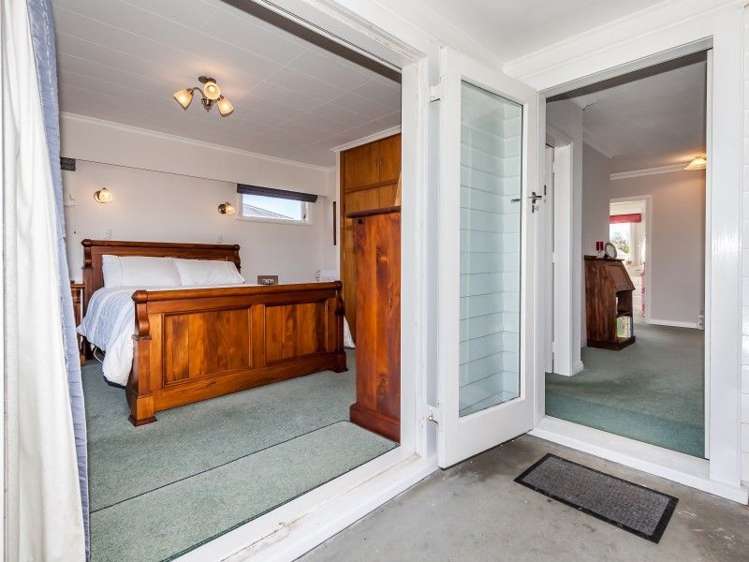 9 Belvedere Crescent Takaro_12