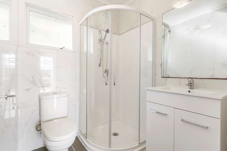 2/13a Evelyn Place Hillcrest_11