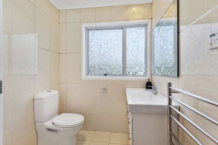 24 Waiwera Crescent Maupuia_10