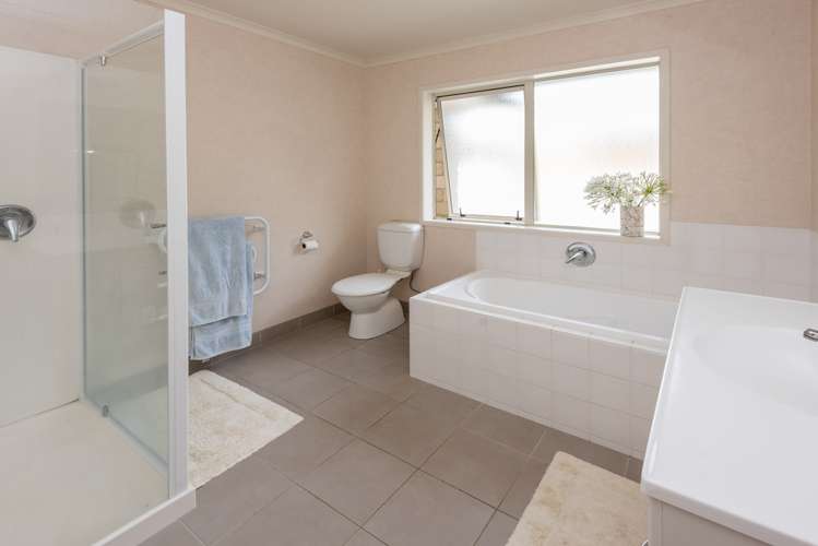 19 Fairhill Place Flat Bush_13