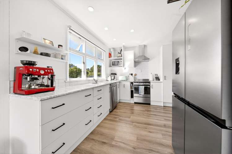 382 High Street South Carterton_3