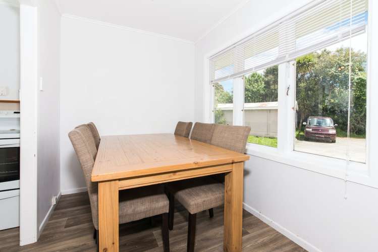 27 Paton Avenue Te Atatu South_11