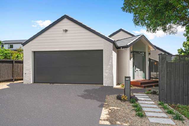 Renovated Brick Home - Corner Site -Rangitoto Zone
