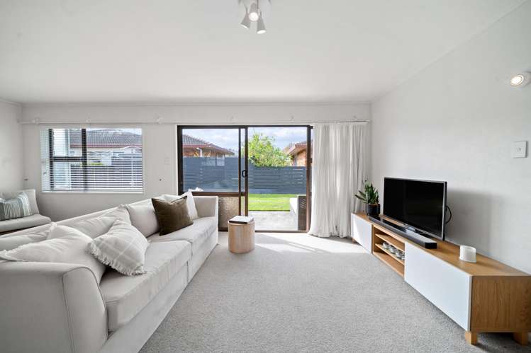 2/88 Edgecumbe Road Avenues_1