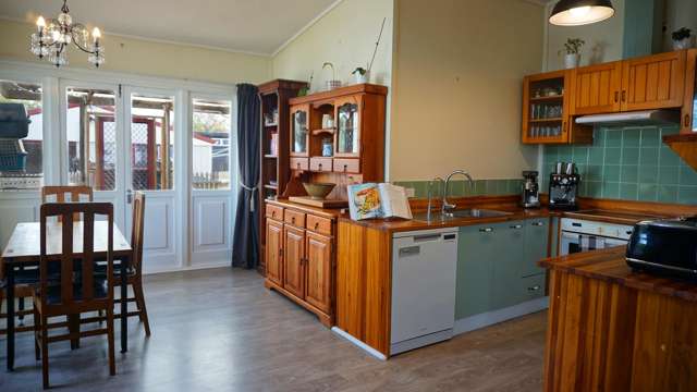 168 High Street South Carterton_3