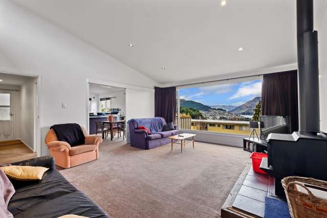 6 Wynyard Crescent Fernhill/Sunshine Bay_3