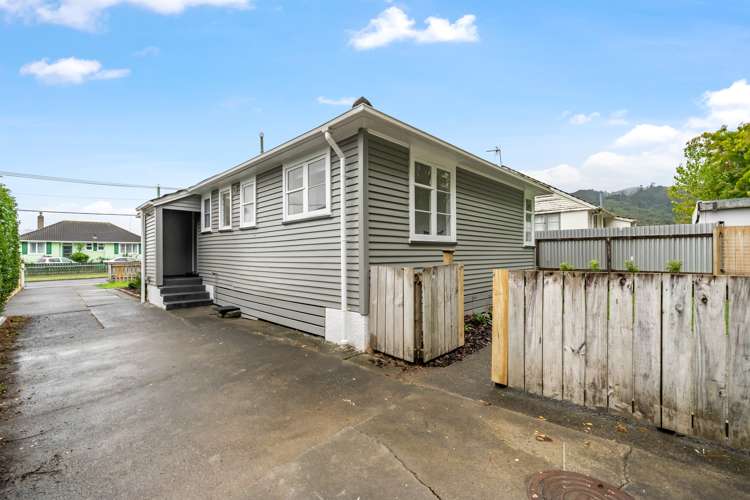 66 Strand Crescent Naenae_21