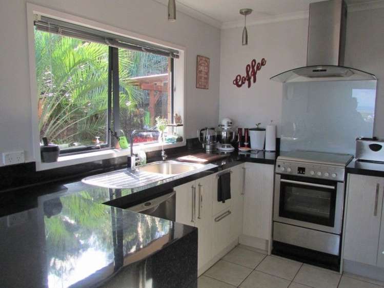 303b Fenton Street Thames_11