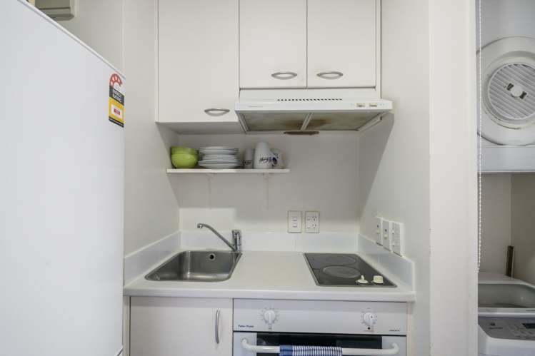2J/10 Crown Lynn Place New Lynn_6