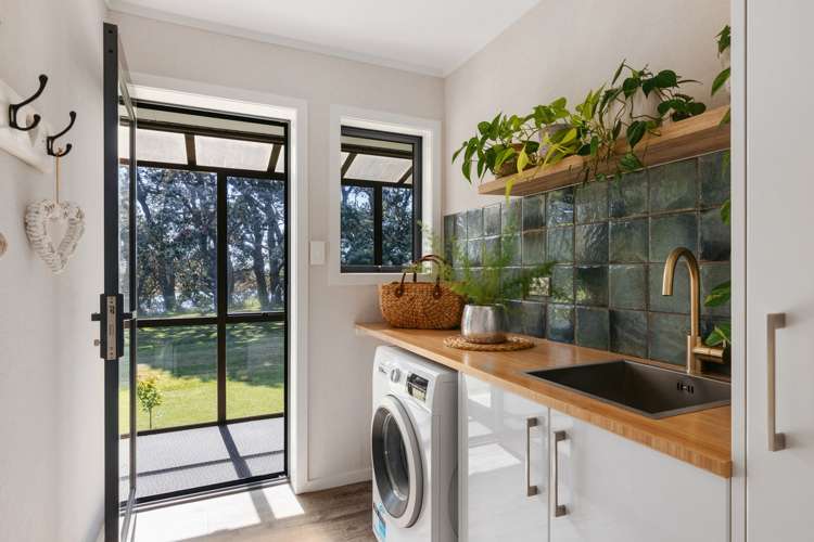 37 Pohutukawa Drive Athenree_17