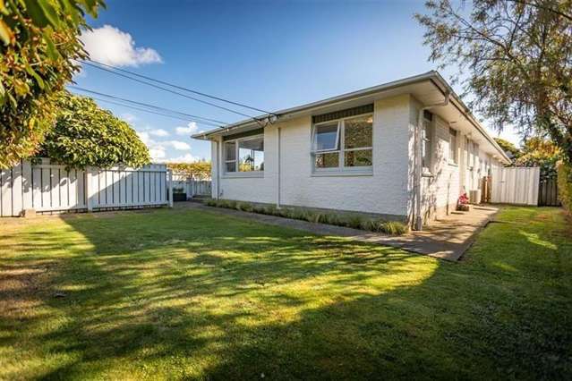 Great location in Central Waikanae, No need for a car