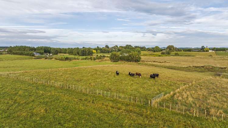 68 Cemetery Road Sanson_18