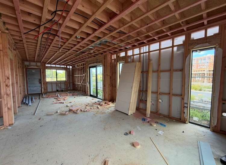 Unit 1, 97 Otuwairoa Esplanade Papakura_12