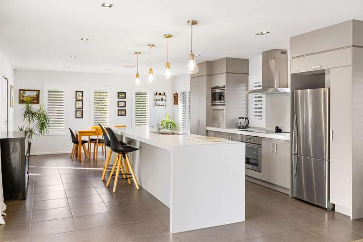 2 Lamia Grove Papamoa_11