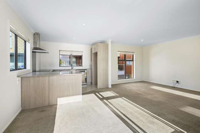 2/9 Vialou Street Hamilton Central_3