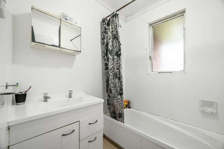 154 Clayton Road Mangakakahi_9