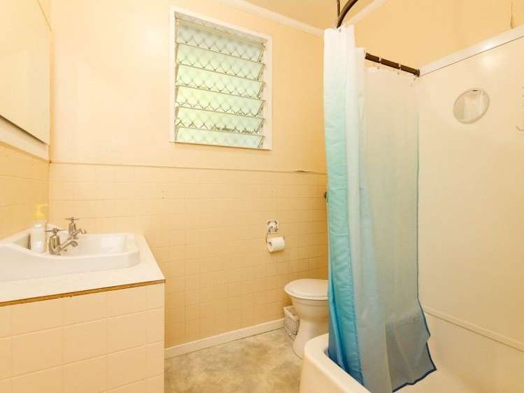 18 Moerangi Street West End_9