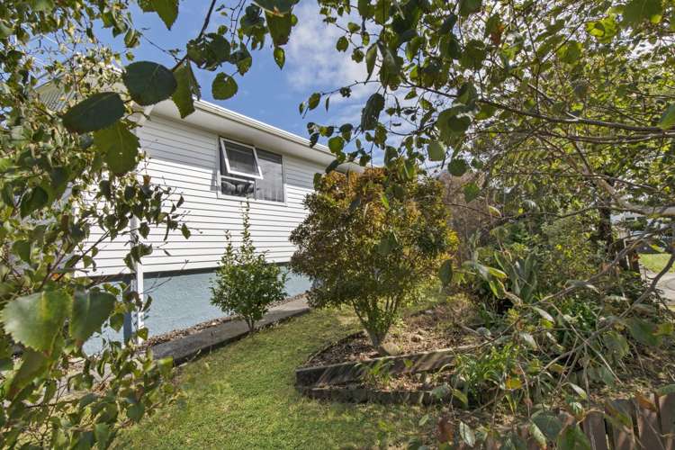 24 Bartlett Grove Tawa_16