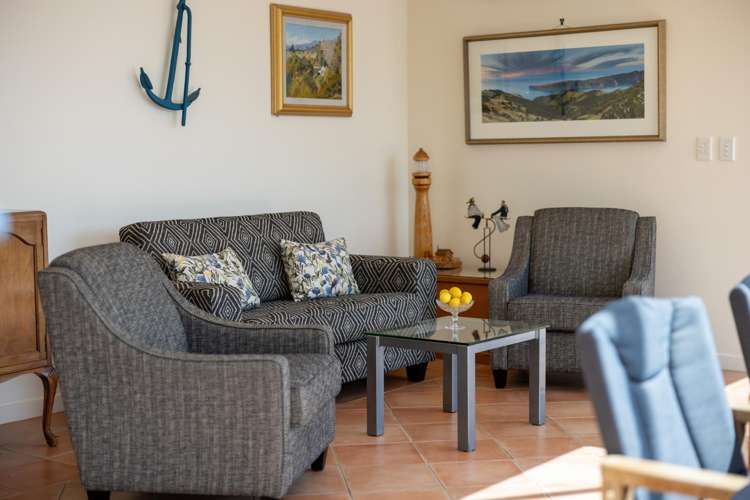 259 Beach Road Akaroa_10