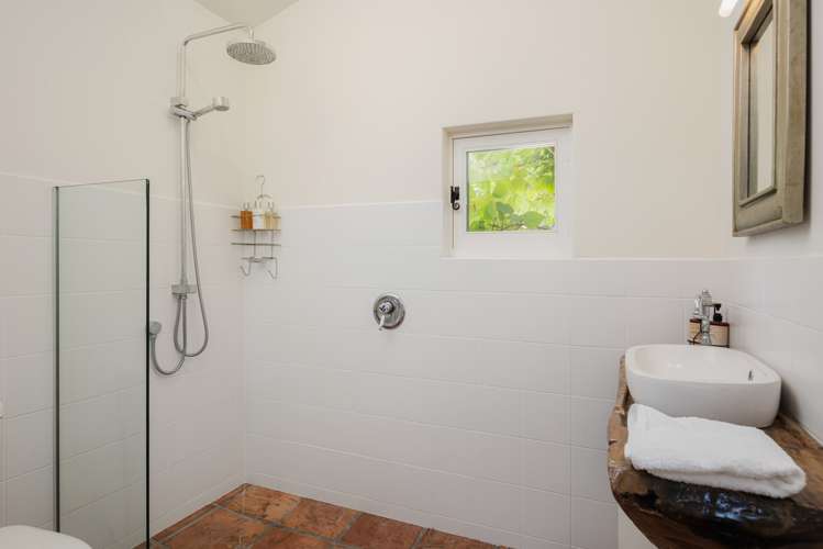 21 Fairbourne Drive Fairhall_7