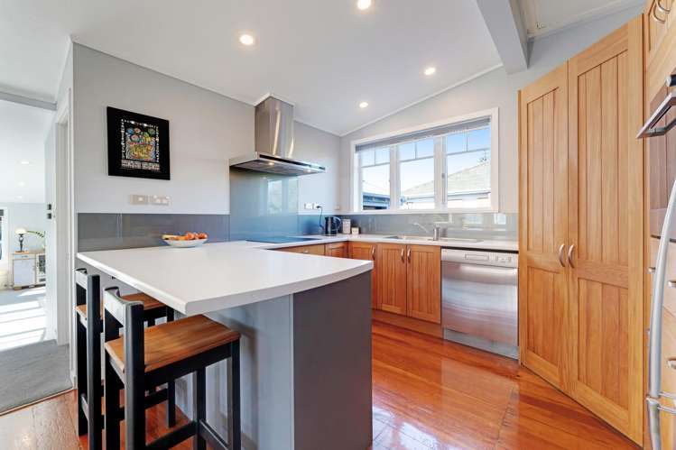 62 Beach Road Mellons Bay_11