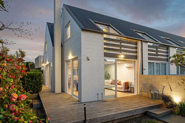 1/14 Andover Street Merivale_1