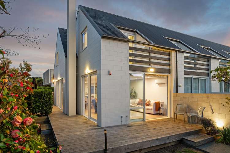 1/14 Andover Street Merivale_1