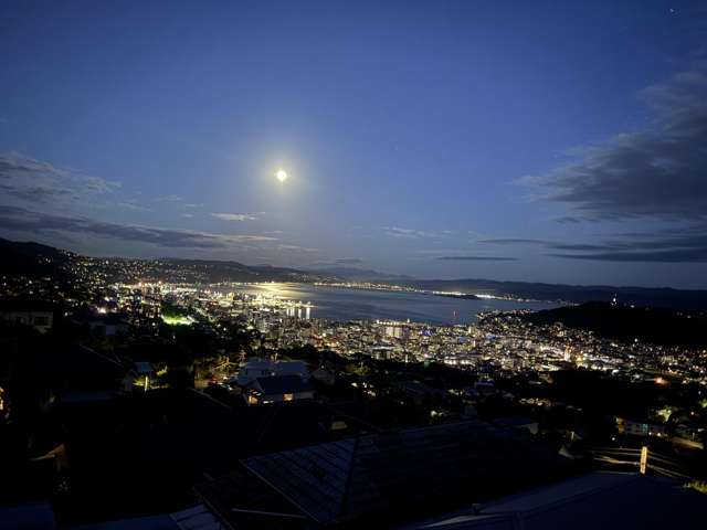 SNAP-UP THIS SUN-SOAKED CHARACTER BEAUTY