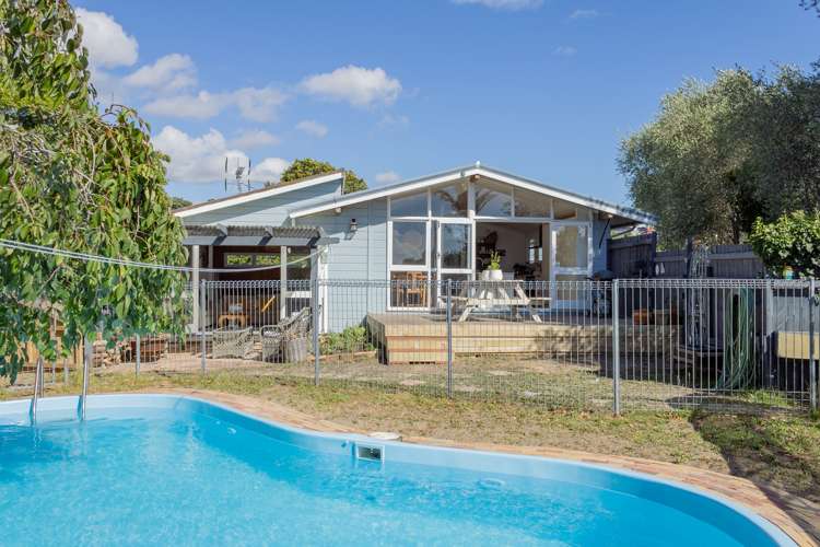 61 Clark Road Pahurehure_1