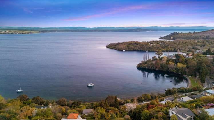 2/50 Wakeman Road Acacia Bay_21
