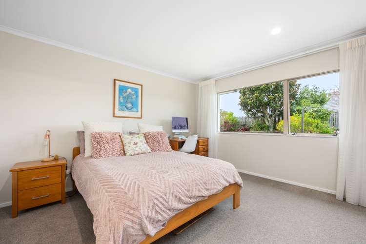 35 Rivervale Grove Stanmore Bay_18