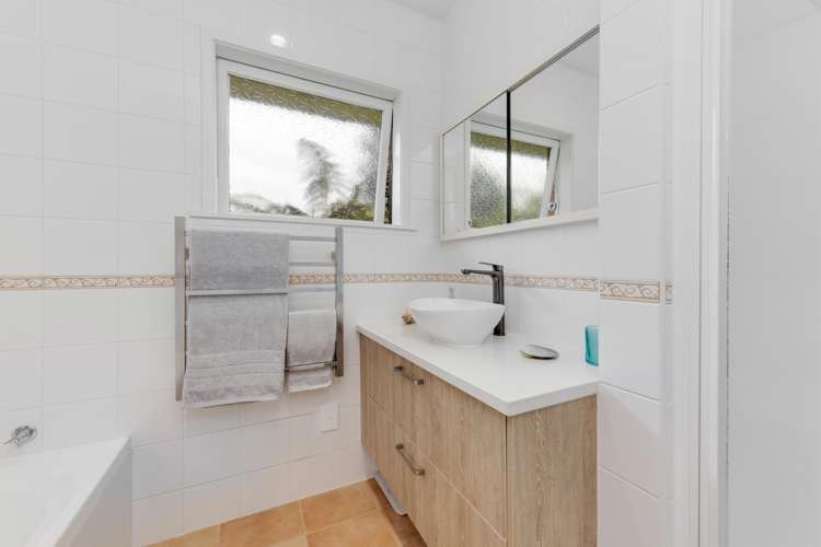 96 Hepburn Road Glendene_15