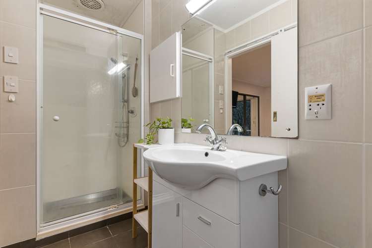 44a Uxbridge Road Mellons Bay_10