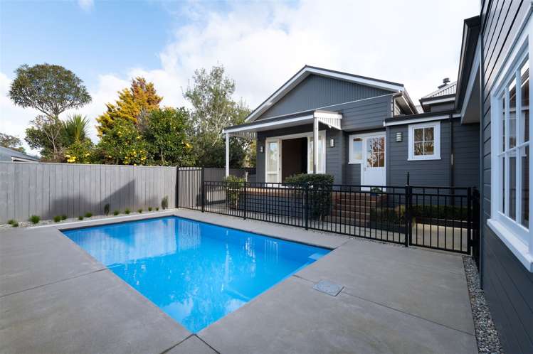 134 River Road Hamilton East_12