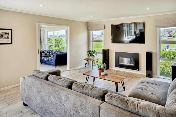 8 Frances Brown Avenue Aotea_4