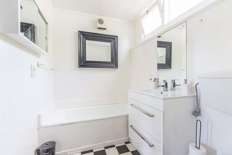 4/23 Colville Street Newtown_7