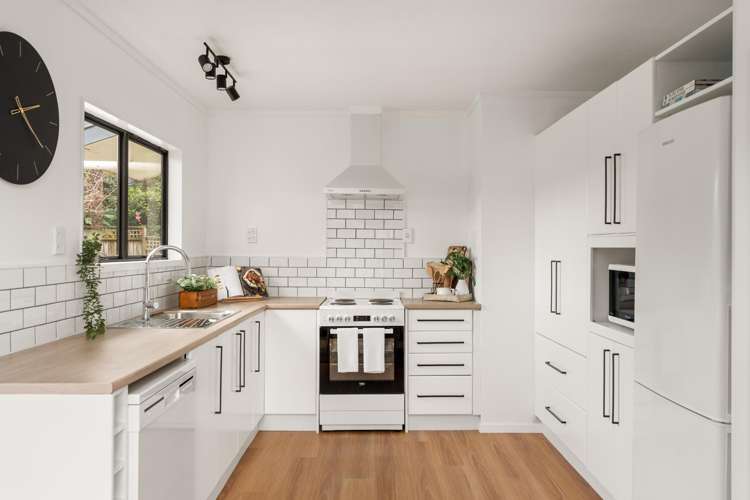 10 James Cook Drive_3